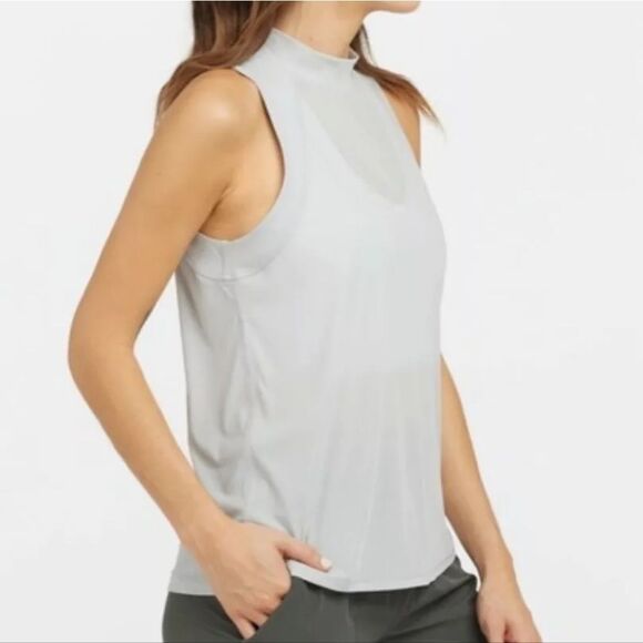 🐢 Spanx Go Lightly Mockneck ribbed tank Size M Cloud Grey - Picture 5 of 11